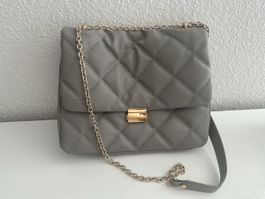 NEU! Schöne gesteppte HANDTASCHE
