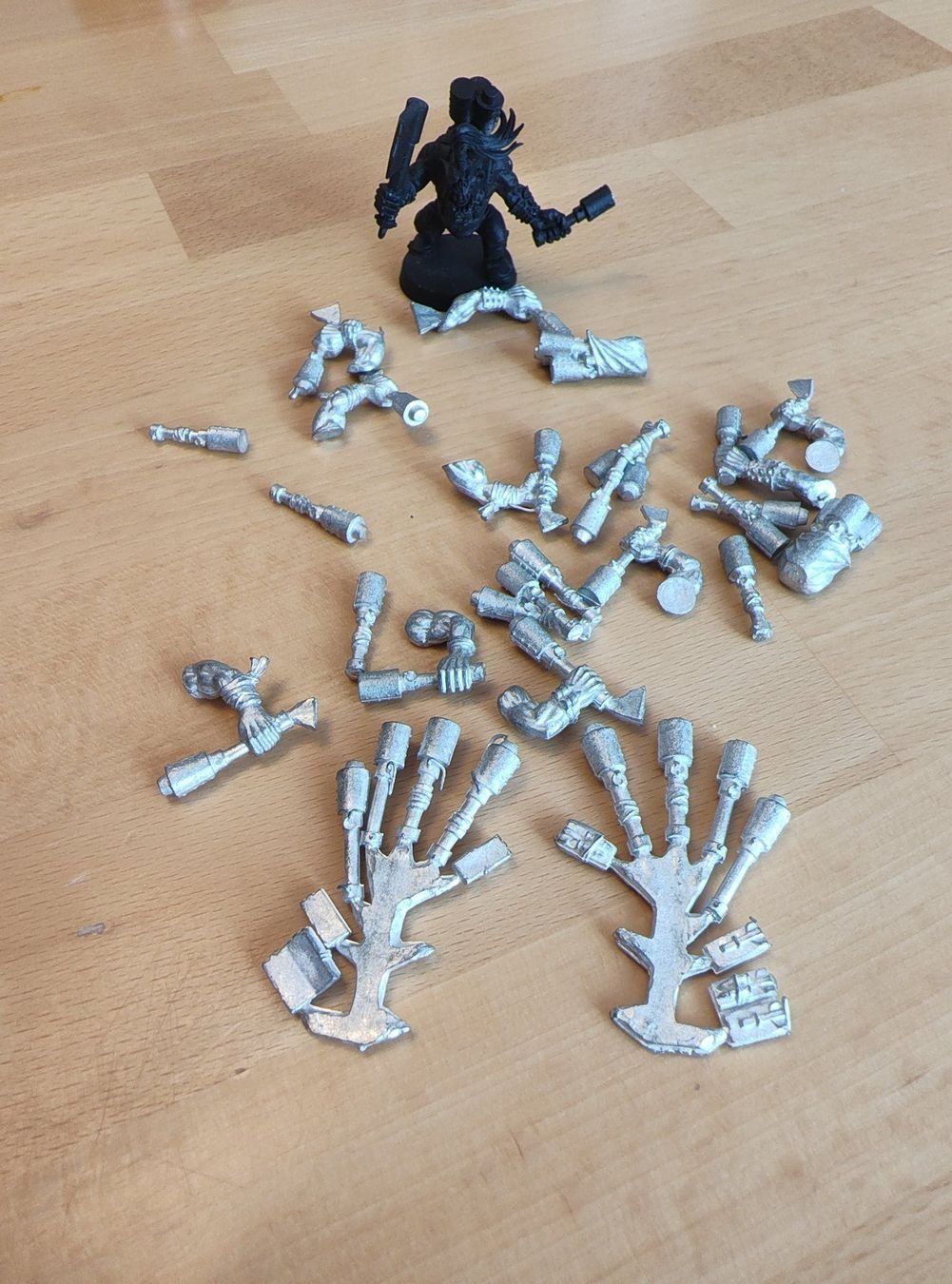 Kit di modellismo & Modellini statici: WARHAMMER 40K - OLD ORKS BITS + STIKKBOMBS – Usato da Matran venduto da Rafiki91