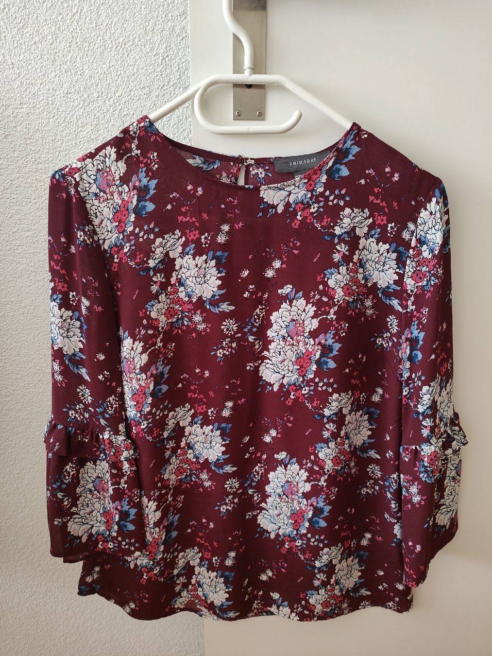 Lotti di vestiti: Kleiderpaket Bluse mit Blumenmuster, Grösse XS oder 36 – Usato da Altdorf UR venduto da fga_8v2t 4