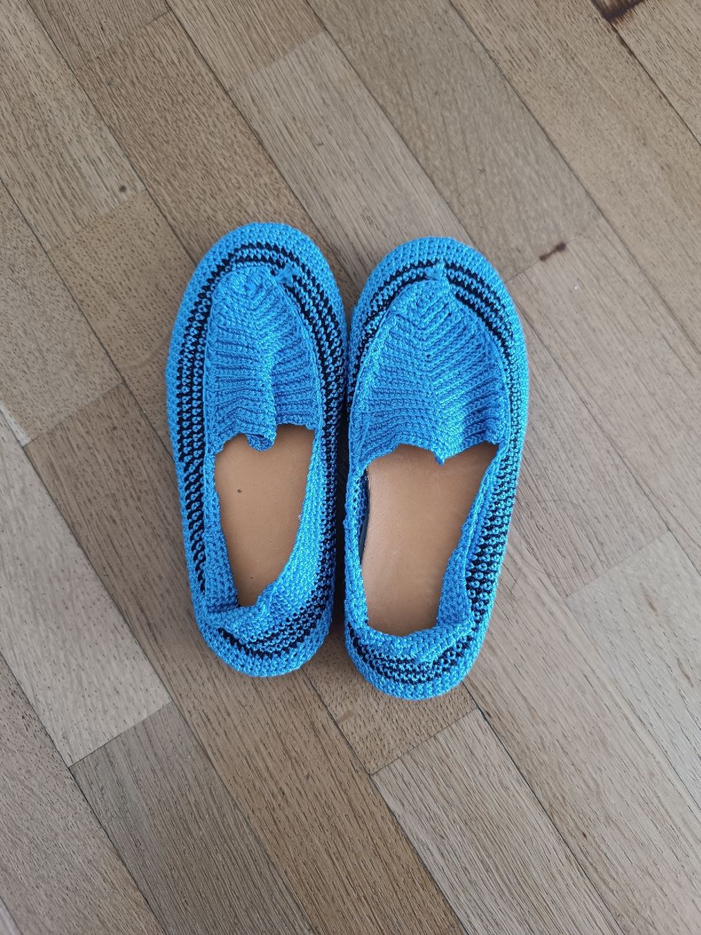 Scarpe per ragazzi: Handgestrickte Hausschuhe, hellblau, Grösse 26 – Nuovo (secondo la descrizione) da Dübendorf venduto da phoebe013