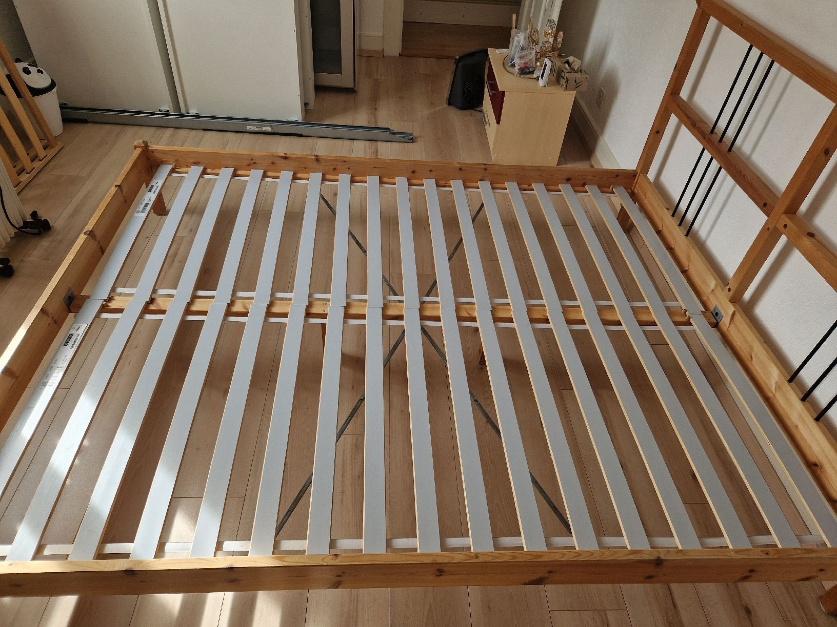 Holzartikel: Ikea Pine Bed Frame with Slats - King Size – Gebraucht aus Adliswil von Nazia1981 3