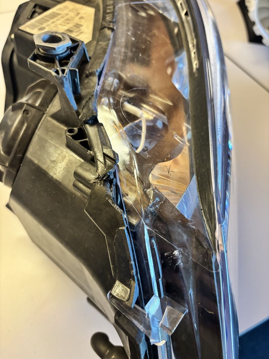 BMW Fari: BMW E60 LCI Scheinwerfer Xenon defekt – Difettoso da Triesen venduto da tobia1288 2