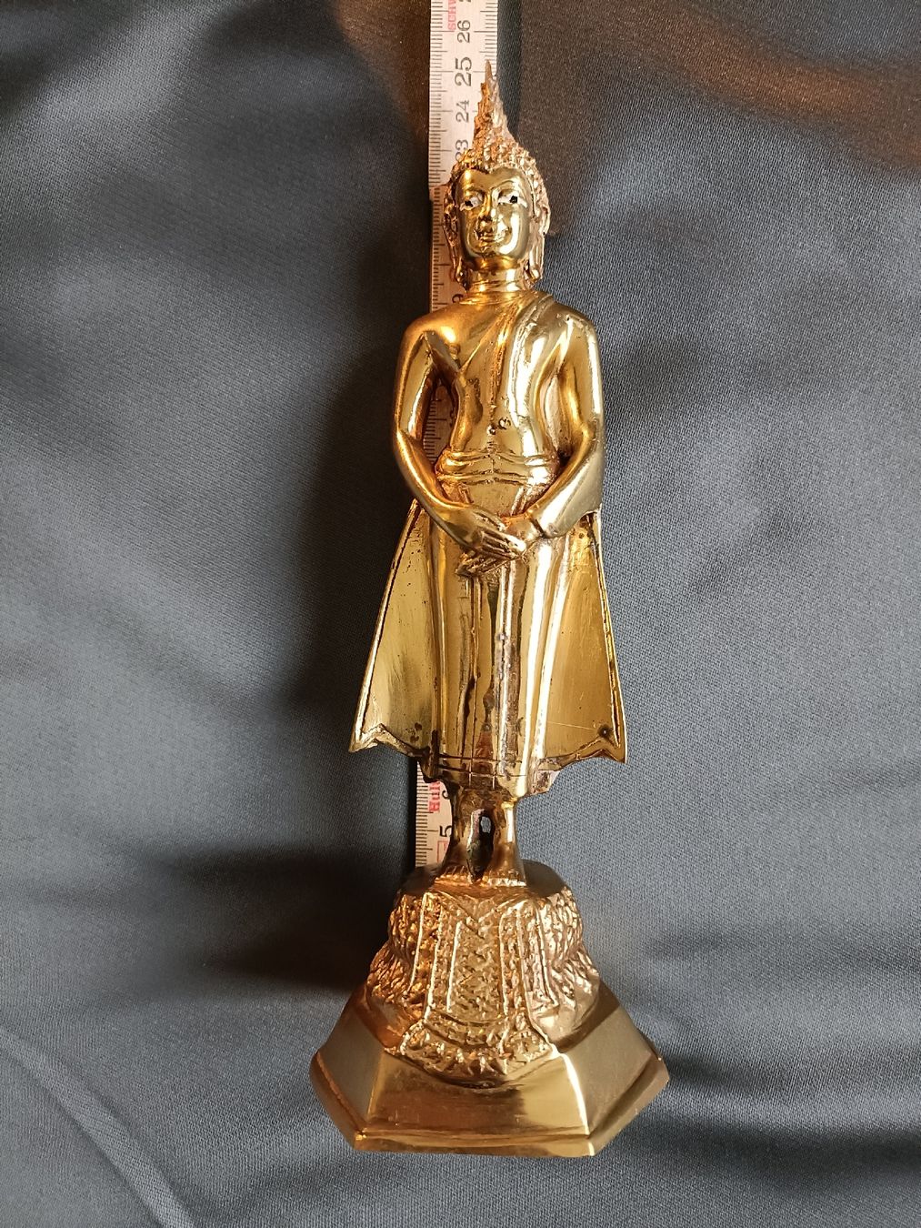 Figuren: 7 Goldene Buddha Figuren Thai – Gebraucht aus luzern von Kurtibusbus 7