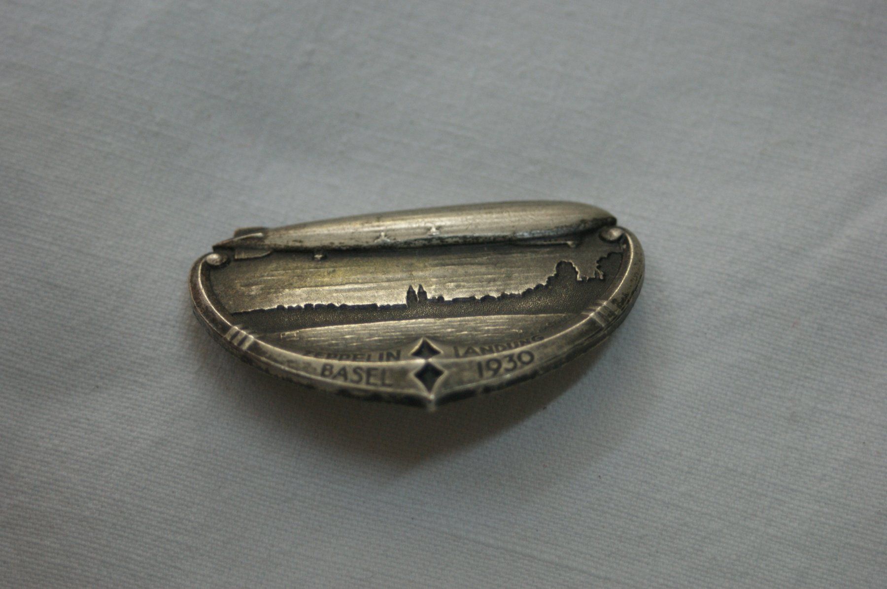 Basler Placchette & Badge: ZEPPELIN LANDUNG 1930 IN BASEL ABZEICHEN – Usato da Basel venduto da lagavulin02 1