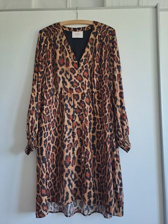 Kleid Leo Muster Seide Marke IVI Grösse 38 neuwertig