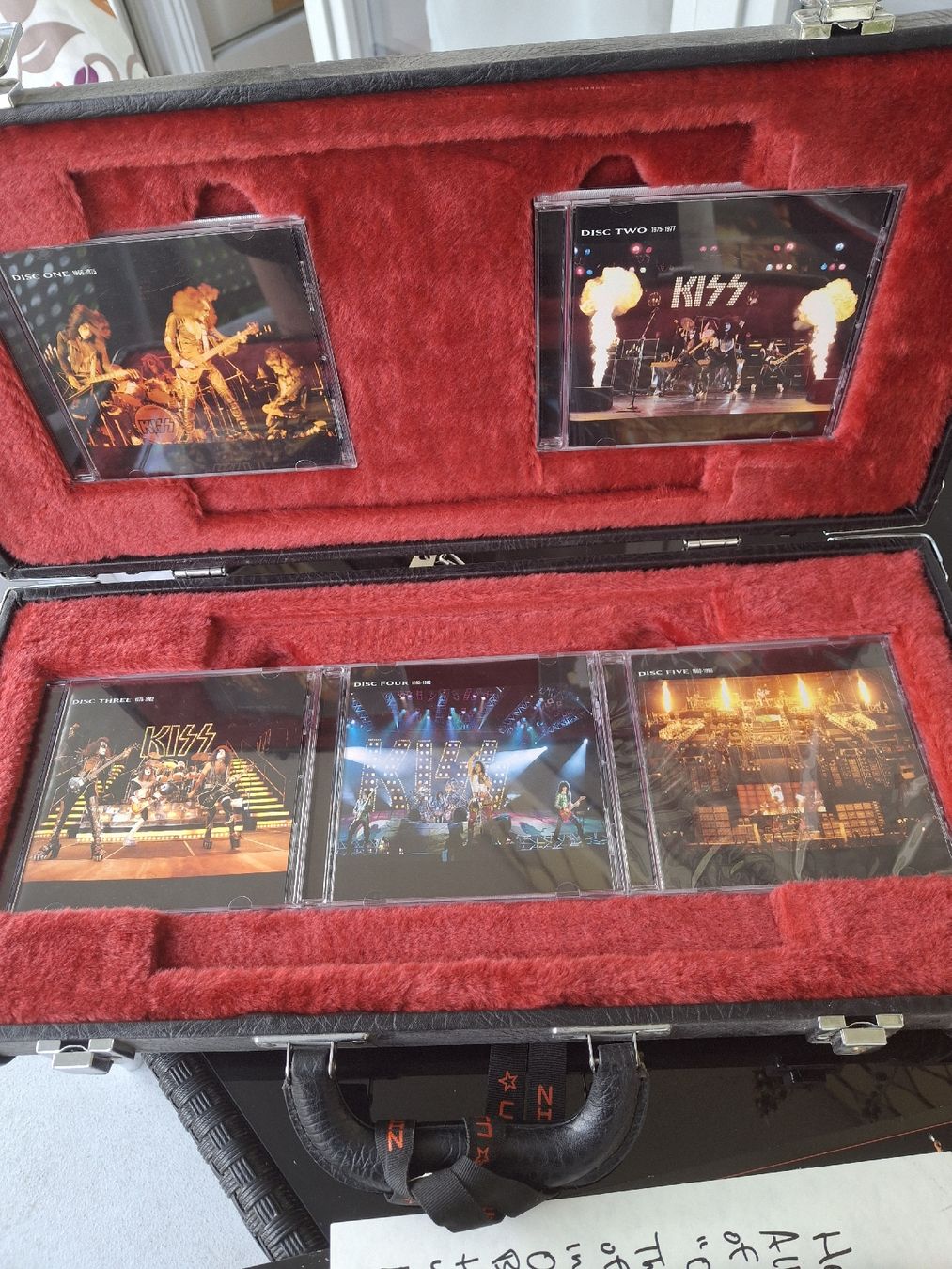 CD: KISS Guitarren Box set  – Usato da Alpnach Dorf venduto da dek_s78g 4