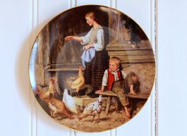 Ankers Erbe SAMMELTELLER - Mädchen, Hühner fütternd