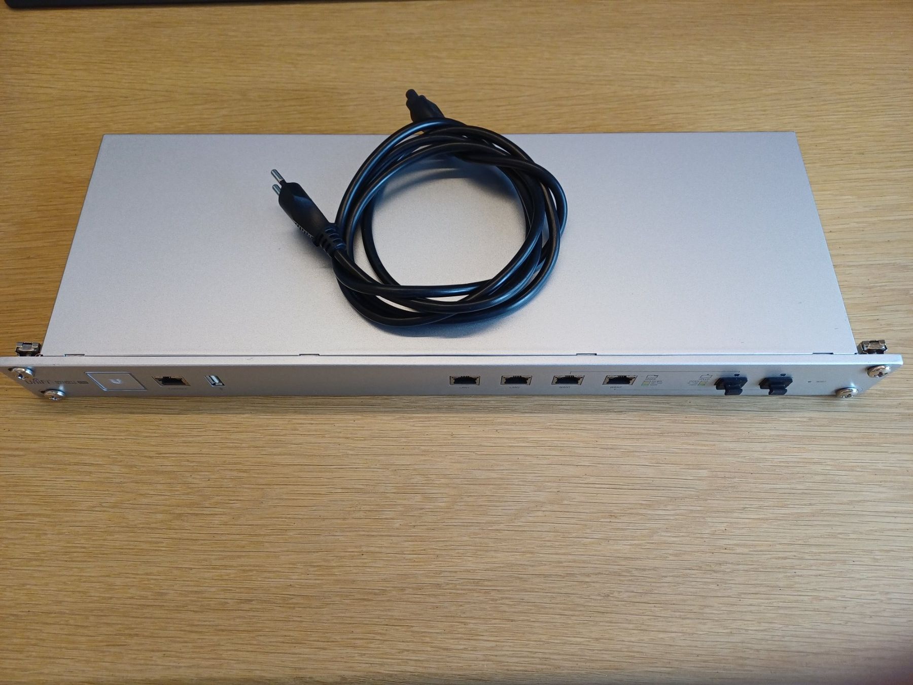 Unifi Modem & Router: Unifi USG Pro 4 – Usato da Oberegg venduto da jan_zq6j