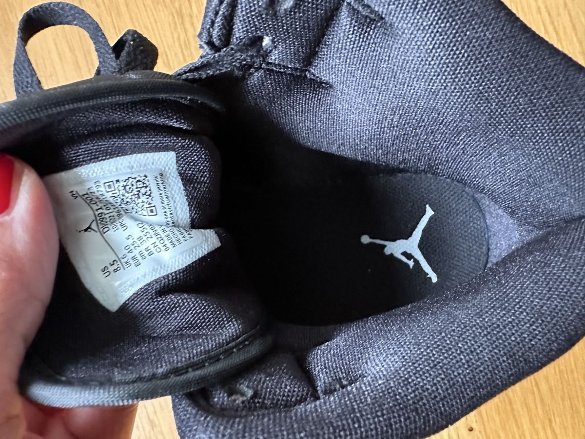Scarpe da uomo: Original Air Jordan 1 Mid Grösse 40 – Nuovo (secondo la descrizione) da Zollikon venduto da PradaS 7