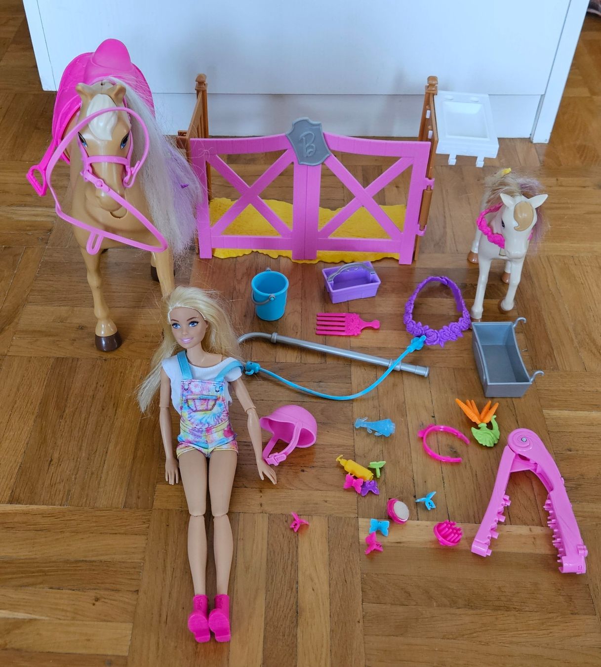 Bambole: Barbies and accessories, dolls, players, good condition – Usato da Buchs SG venduto da lop_vqn9 3