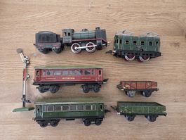 Märklin Blecheisenbahn Set mit Loks, Wagen und Signal
