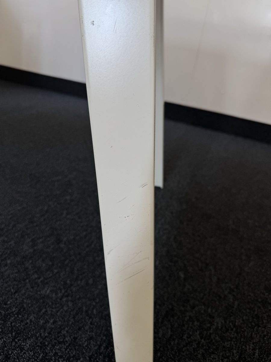 Tavoli: Ovaler Tisch Holzoptik, weiss, modern – Usato da Zürich venduto da Egsakt 5