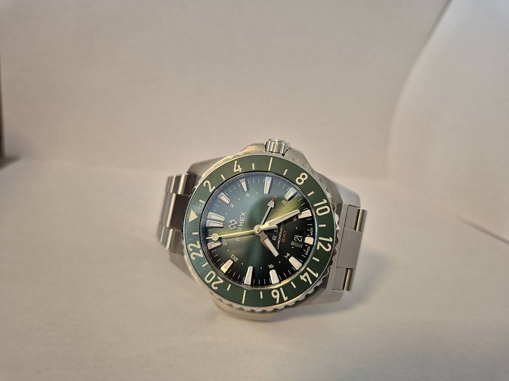 Montres: Formex REEF AUTOMATIC GMT COSC 300M GRÜN 42 MM – D'occasion à Dornach par Schoggibaum