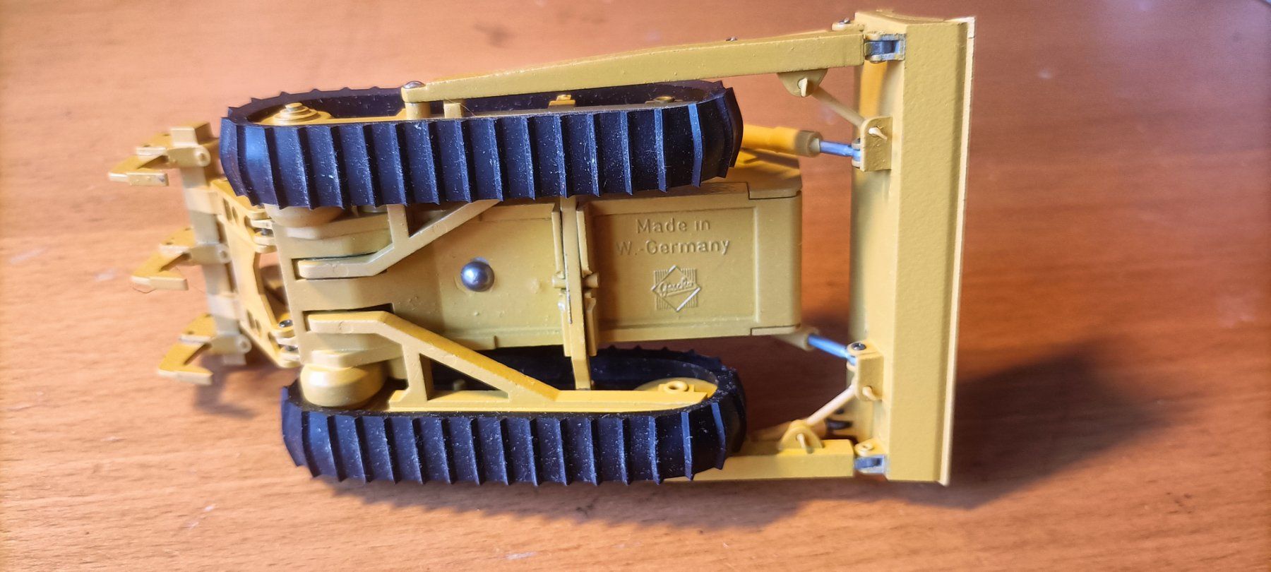 Kits de montage: Liebherr Planierraupe PR 731. – D'occasion à Genève par MartonR