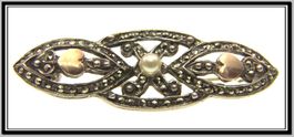 Jugendstil Silberbrosche / vergoldet mit Markasiten / Perle