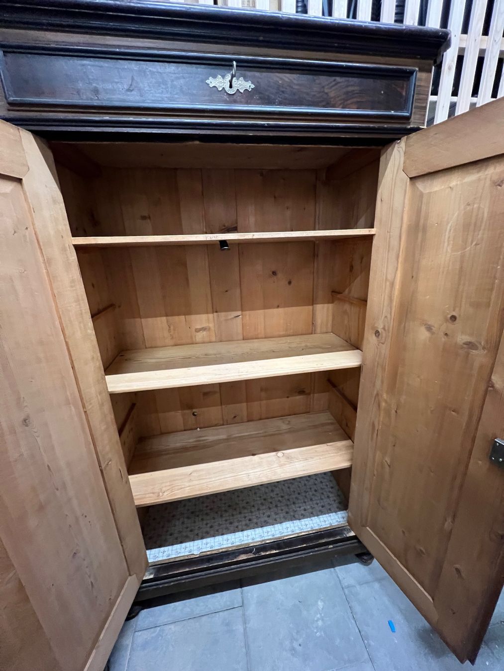 Armadi: Alter Bauerschrank – Usato da Rafz venduto da Esther90_ 2