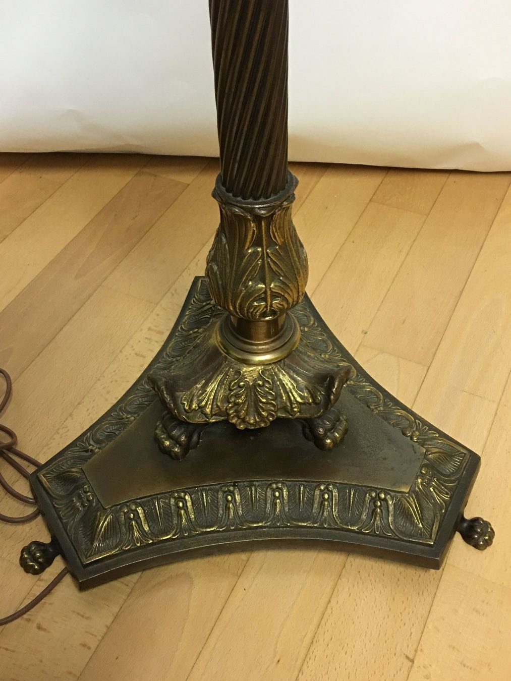 Lampade: Elegante Stehlampe mit Plissee-Schirm – Usato da Olten venduto da ELHANDEL 2