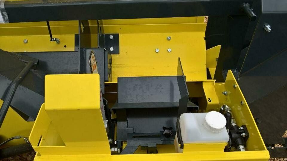 Tutte le macchine: Regon R1 Sägespaltautomat mit Stammheber – Usato da Uznach venduto da FirewoodTECH 6