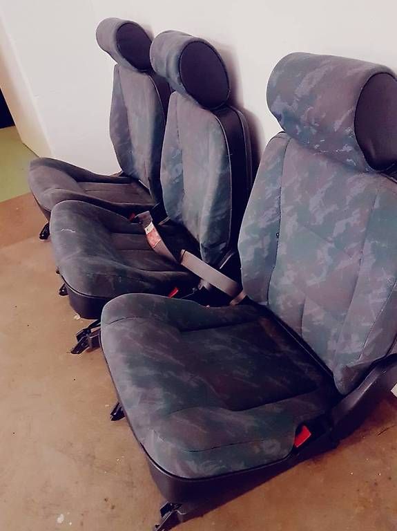 Renault Tutti pezzi di ricambio auto: 4 Sièges arrière pour Renault Espace 2 – Usato da Grandson venduto da micha40 1