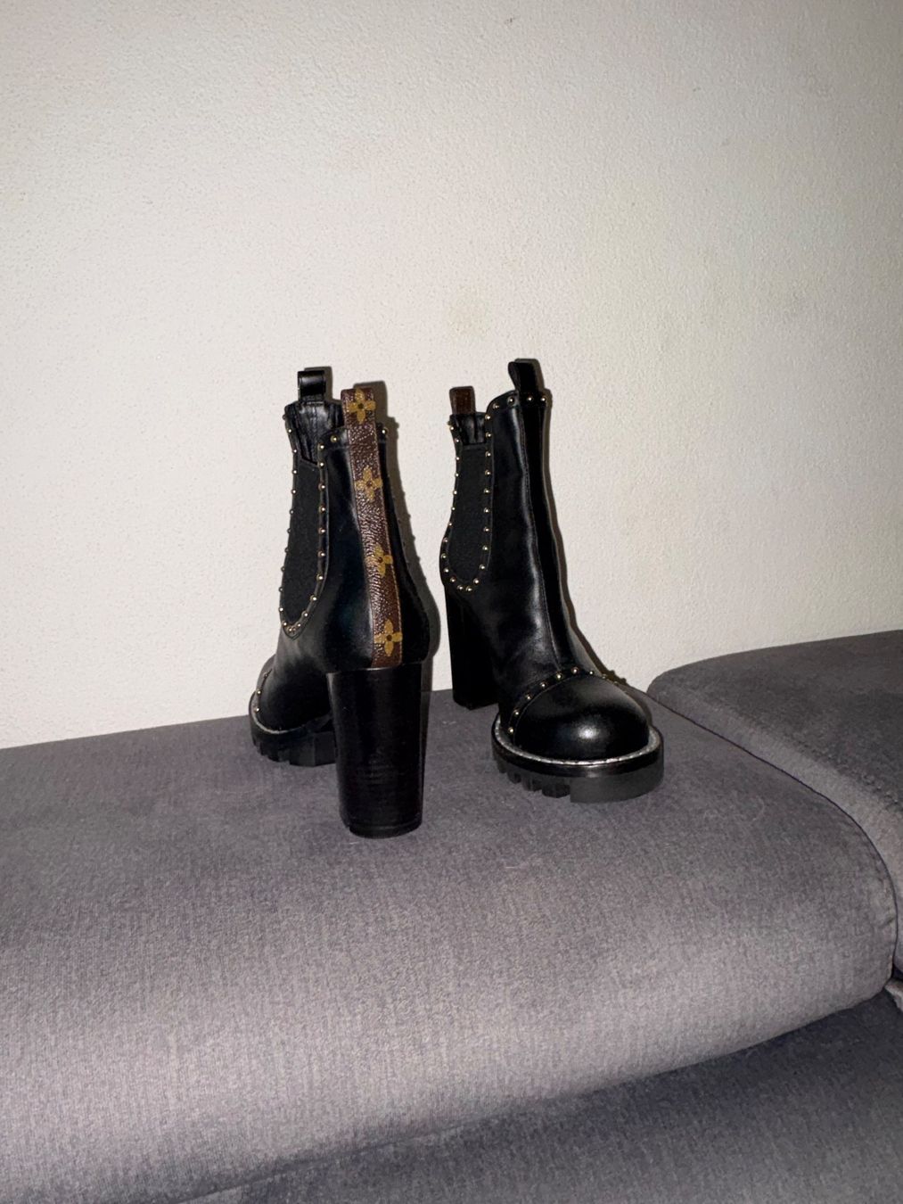 Louis Vuitton Damenschuhe: Louis Vuitton Stiefeletten – Gebraucht aus Aadorf von nadinefassler
