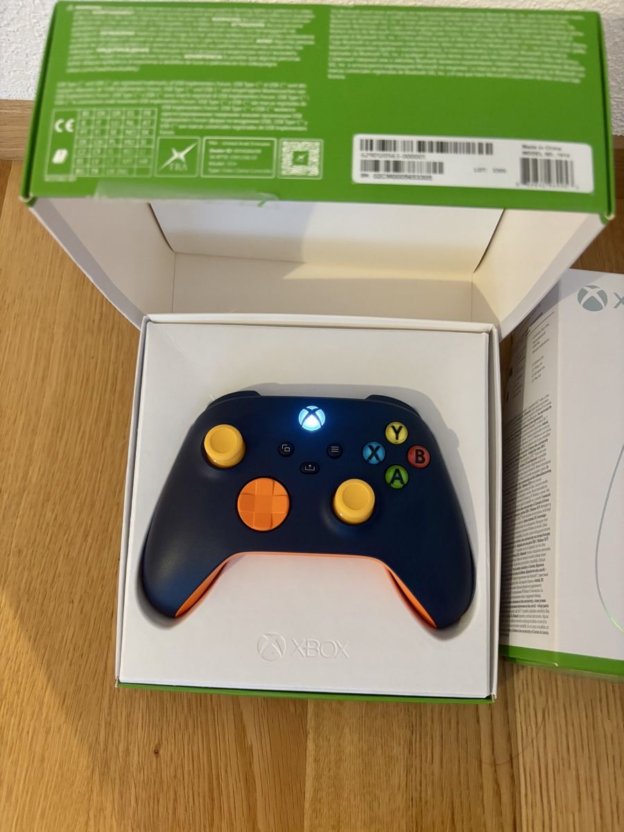 Controller: Xbox Design Lab Wireless Controller, individuelles Design – Nuovo (secondo la descrizione) da Lenzburg venduto da aur_by7n