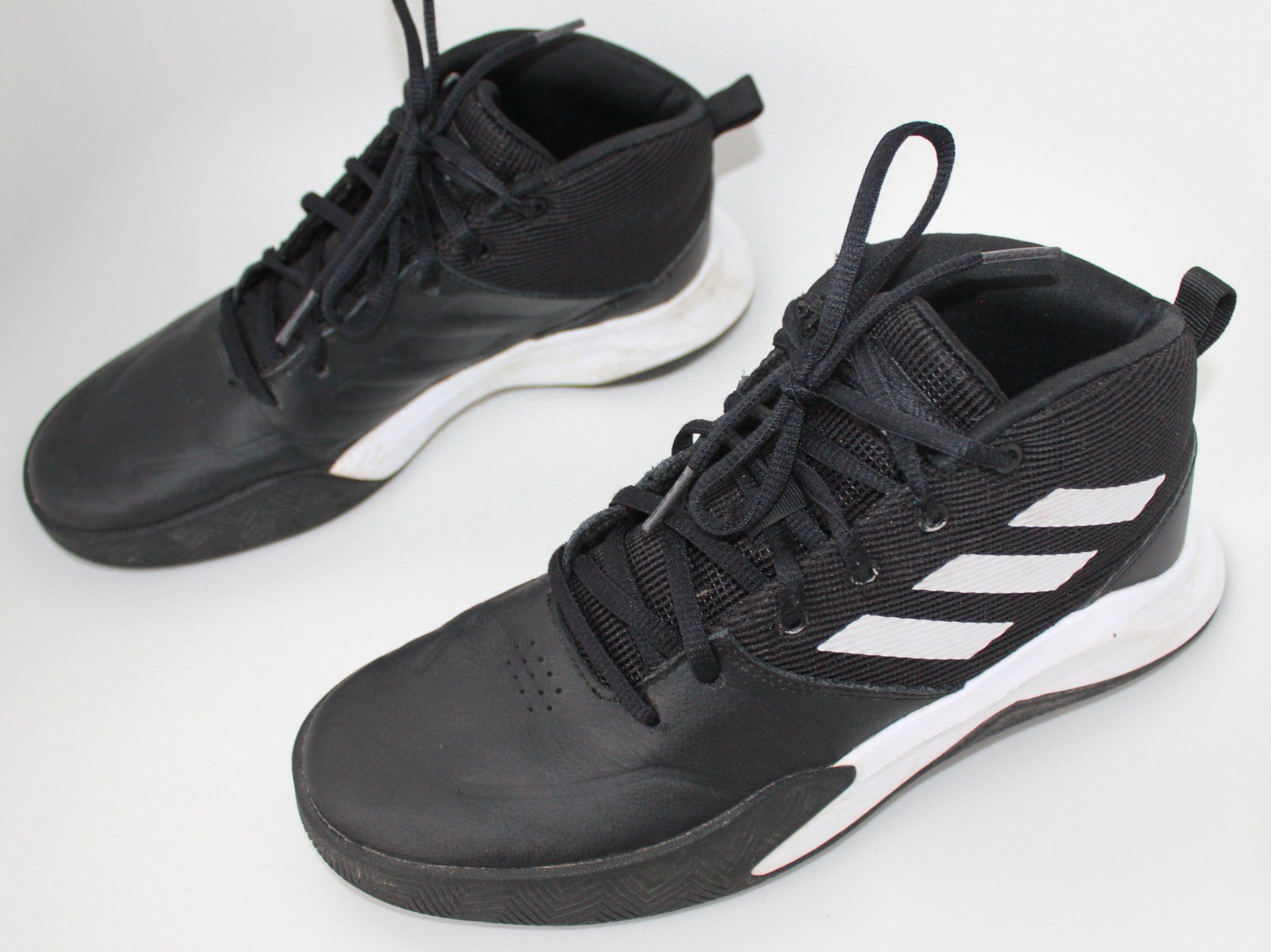 Adidas Chaussures garçon: Baskets Adidas t. 38 2/3 – D'occasion à Peseux par Gilloss