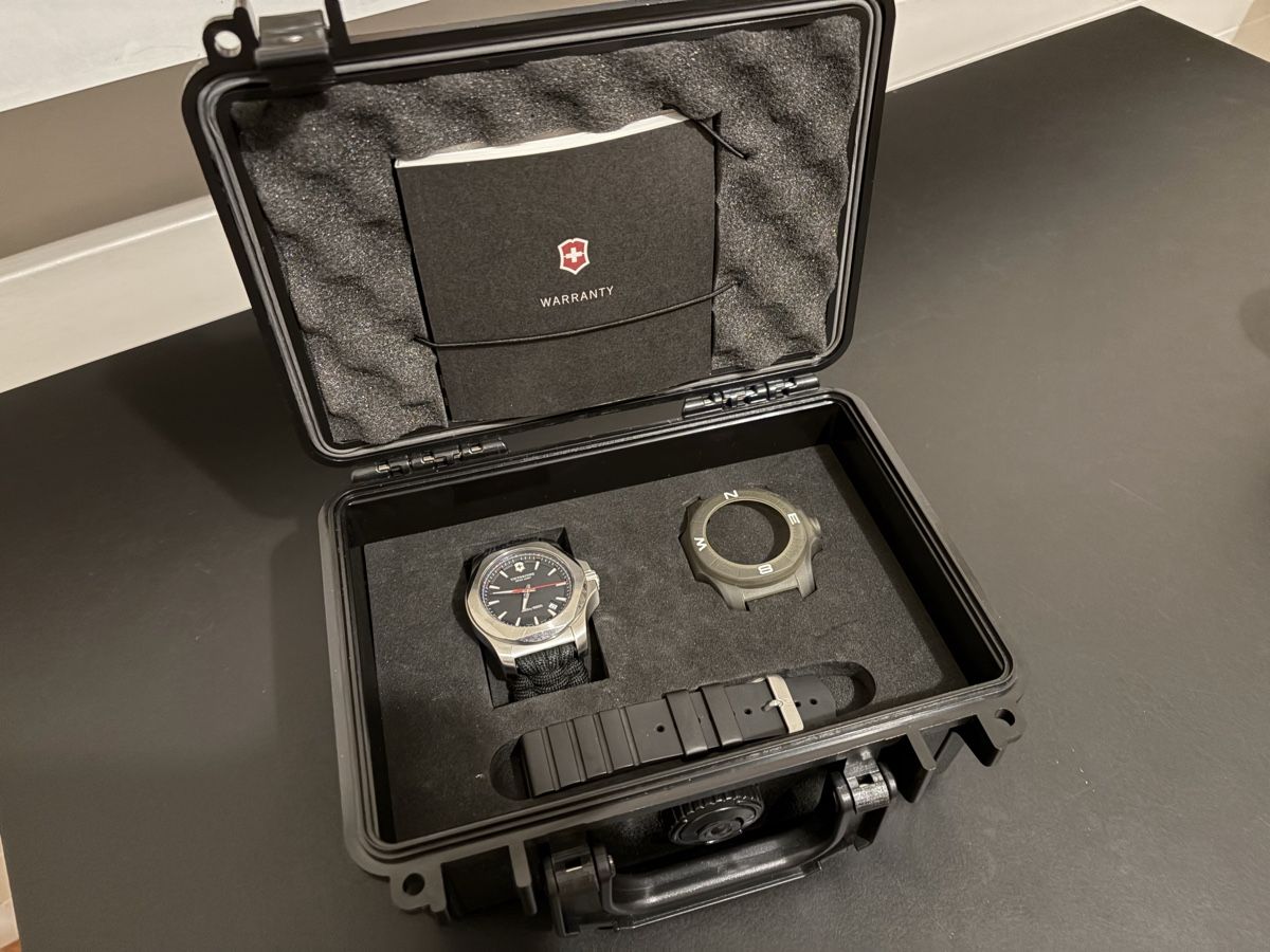 Victorinox Uhren: Uhr Victorinox I.N.O.X. Naimaka – Gebraucht aus Ebmatingen von D.A.C. 6