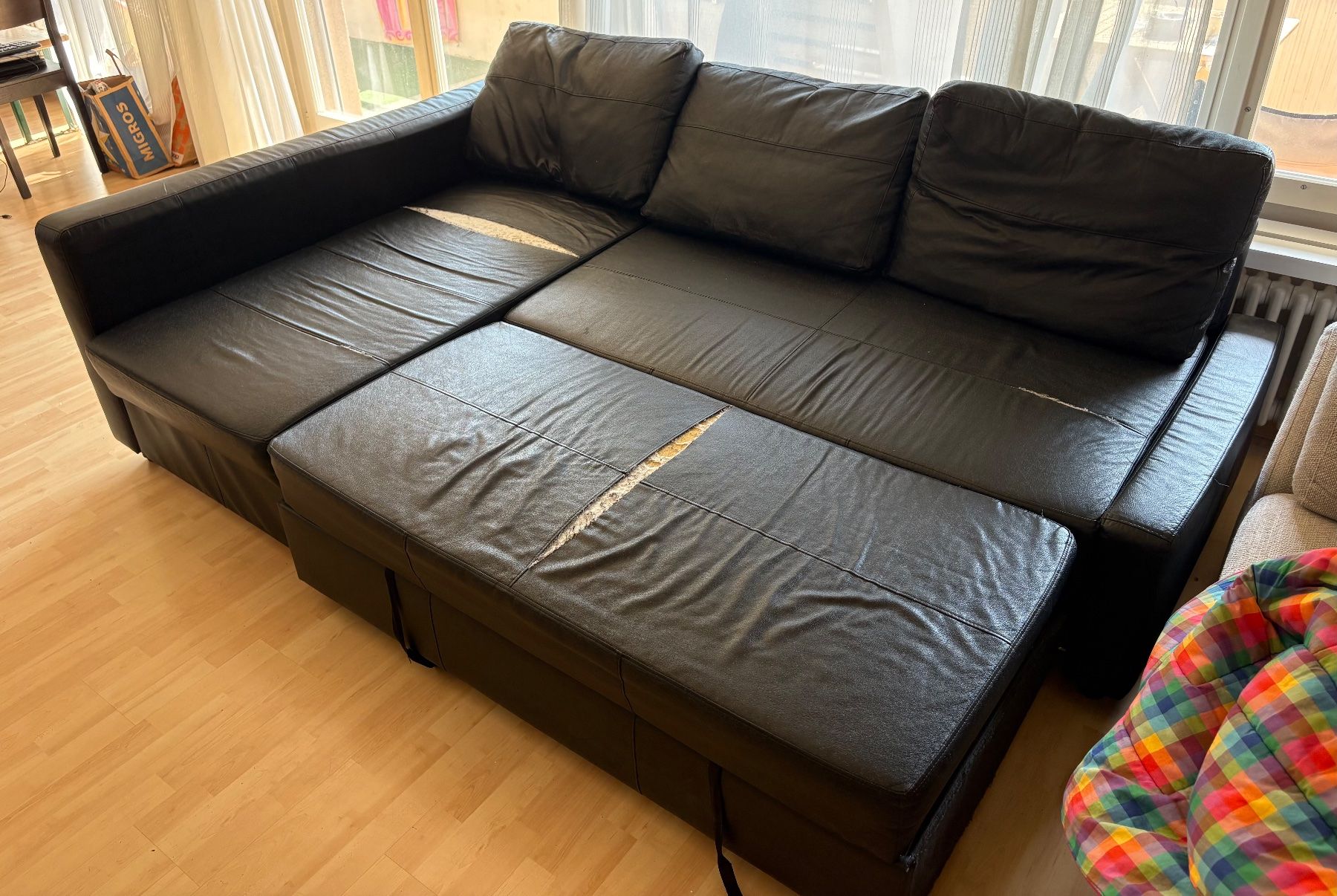 Divani: Schwarzes Eck-Schlafsofa aus Kunstleder im Used-Look – Usato da Zürich venduto da vit_6hkt 2