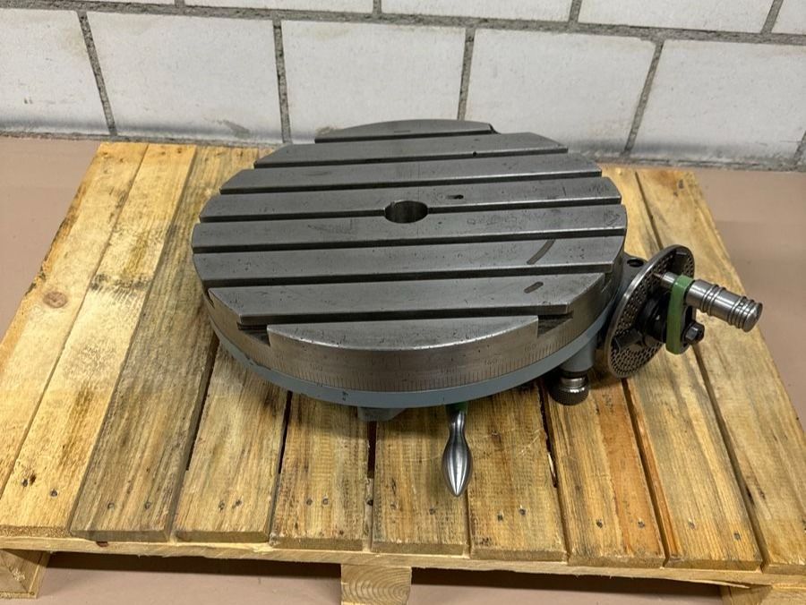 Tutti gli attrezzi: Table circulaire et diviseuse 360mm – Usato da Aarberg venduto da SNMachines