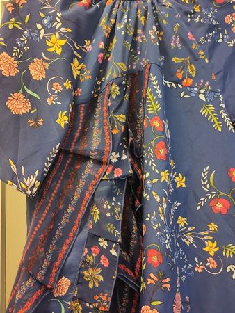 Leichtes blaues Kleid mit Blumenmuster von Desigual, Gr. 36