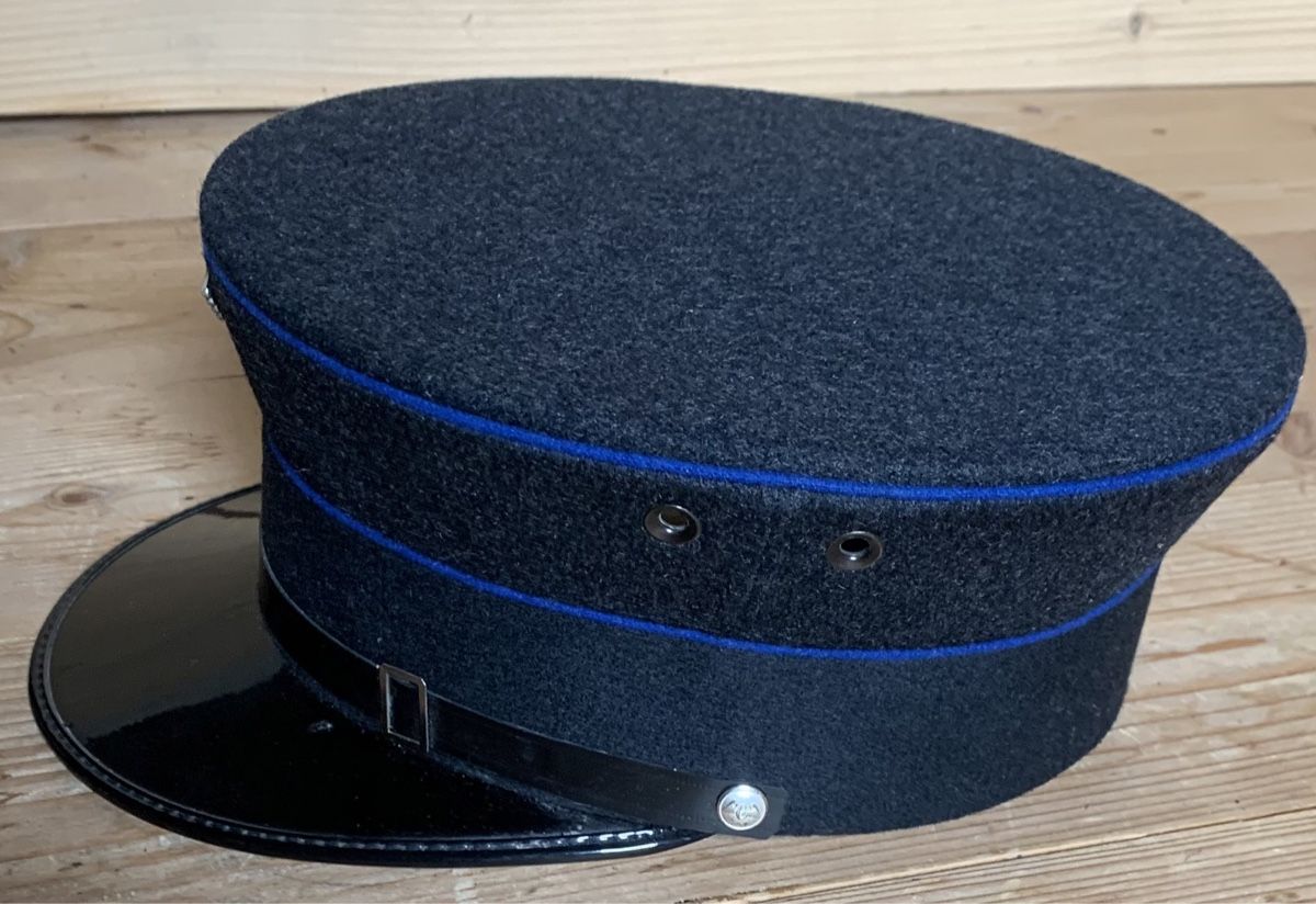 SBB/CFF/FFS Chapeaux, bonnets & casquettes: Uniformmütze der Bahn – D'occasion à Goldingen par Bergler012 1