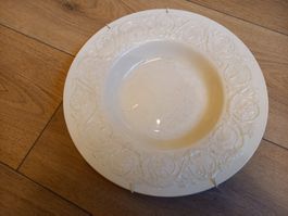 grand assiette en faïence creuse de Wedgwood