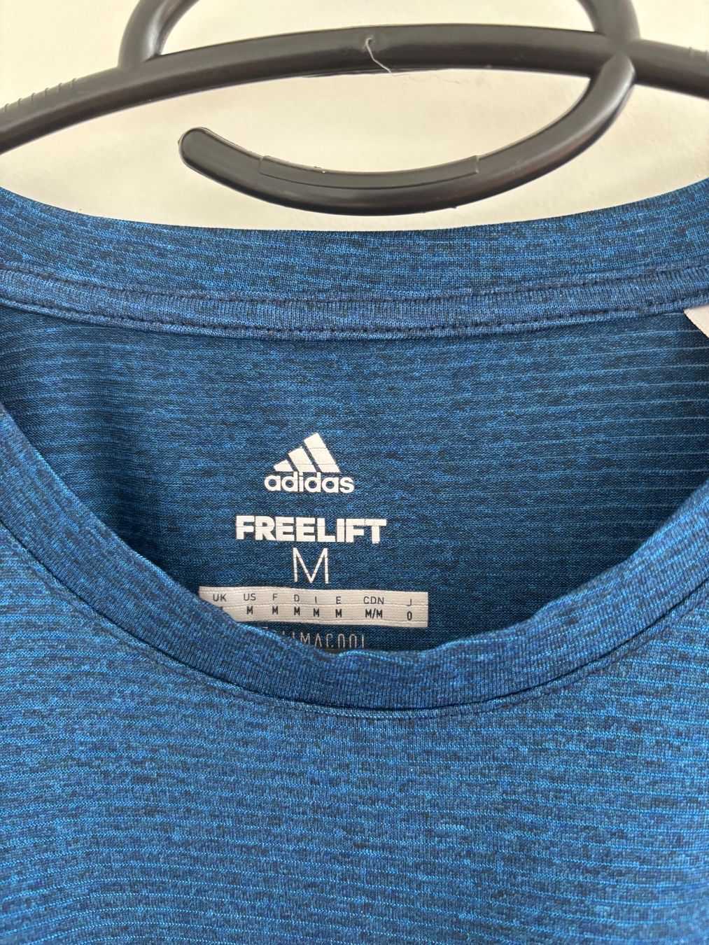 Adidas T-shirt: T-shirt sport Adidas – Usato da Nidau venduto da fra27 2