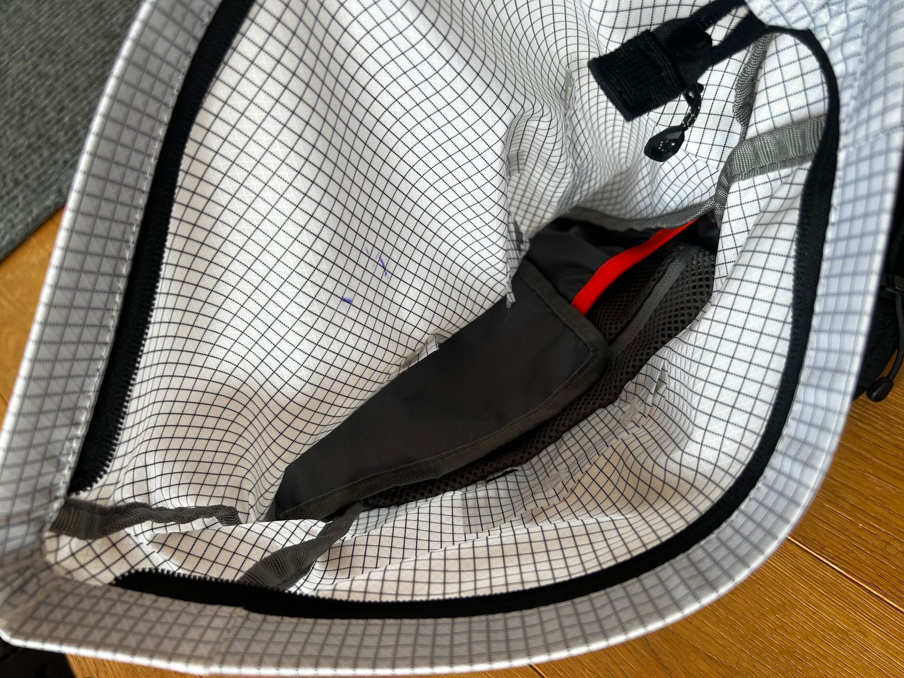 Mammut Zaini: Mammut Trion 15L Rucksack – Nuovo (secondo la descrizione) da Bern venduto da diggosaurus 5