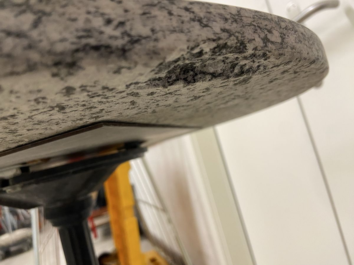 Tables: Runder Granit Tisch mit Eisenfuss Gartentisch Bistro – D'occasion à Dietikon par brocki-eyra 3