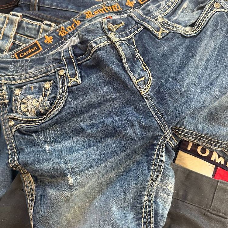 Tommy Hilfiger Lotti di vestiti: Vintage 40 Jeans 15fr/stk Miss Me True Religion Hilfiger 90s – Usato da Rheinfelden venduto da sourced_limited 2