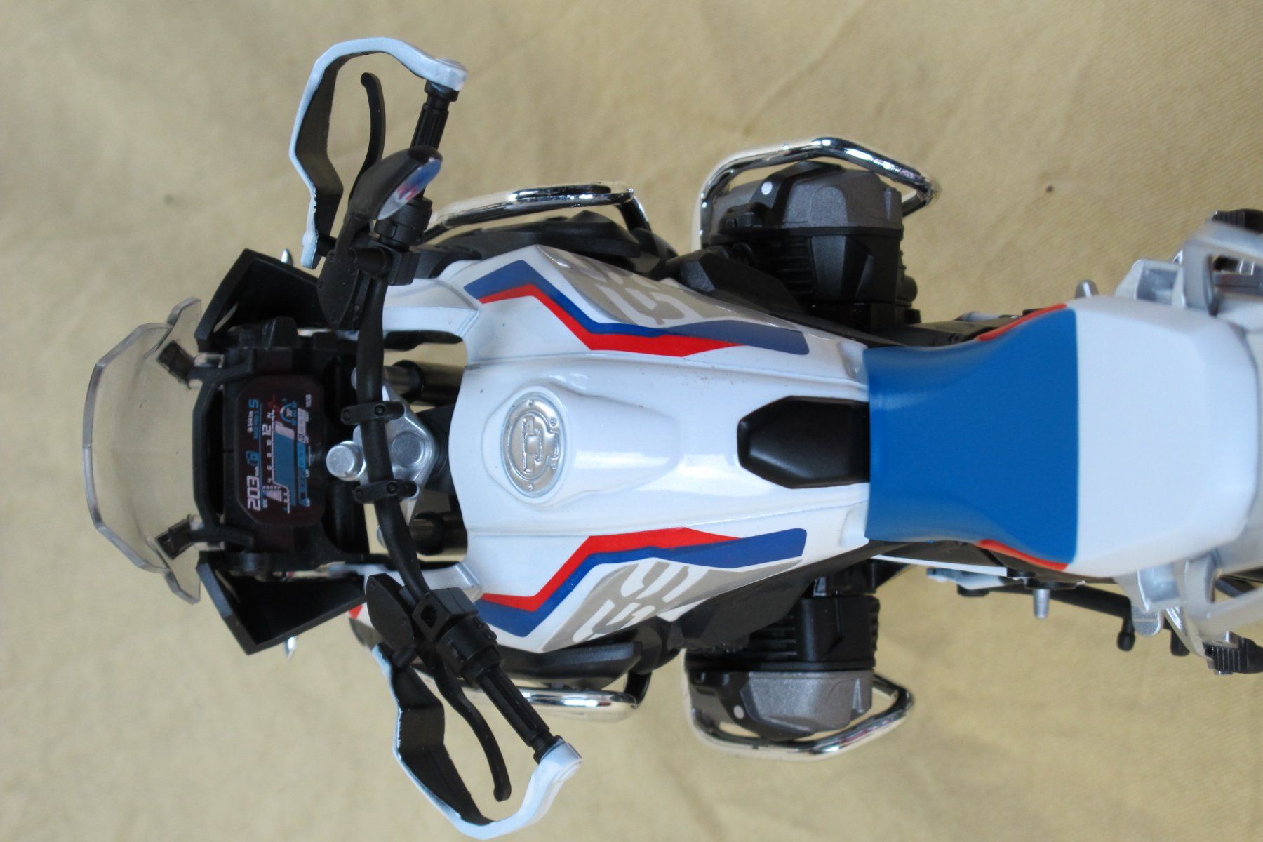 BMW Modellini d'auto: BMW R1250GS mit Köffer 1:9 Modell – Usato da Escholzmatt venduto da Rebikeling6182Ematt 2