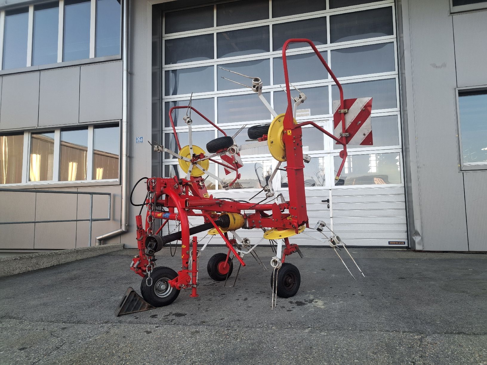 Pöttinger Raufutterernte: Kreiselheuer Pöttinger Alpinhit44 – Gebraucht aus ufhusen von cb01 1