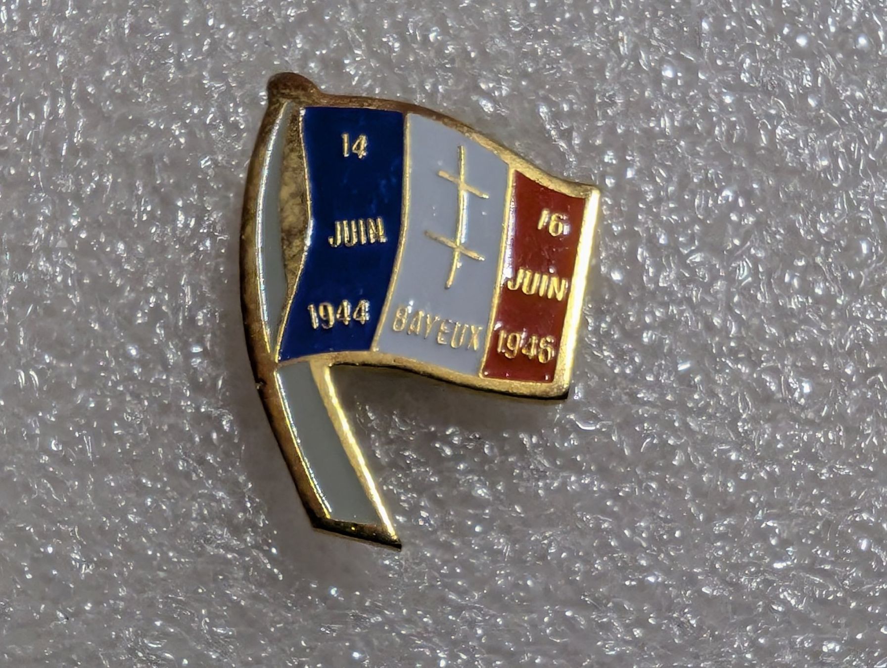 Plaketten & Abzeichen: Ansteckpin 153: Flagge – Gebraucht aus Oppligen von Pin-Fall-Shop