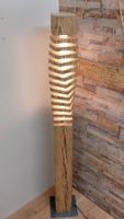 Altholz-Stehlampe Twistwood aus einem schönen Altholzbalken