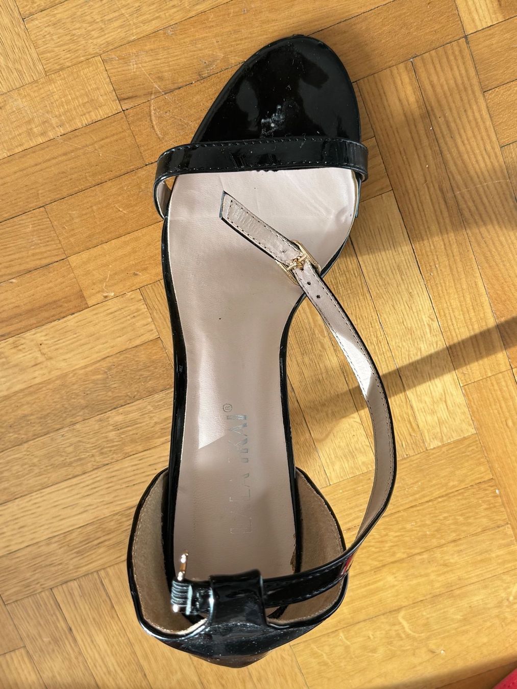 Damenschuhe: Escarpins noirs glossy – Defekt aus Montreux von iza_peche8 2