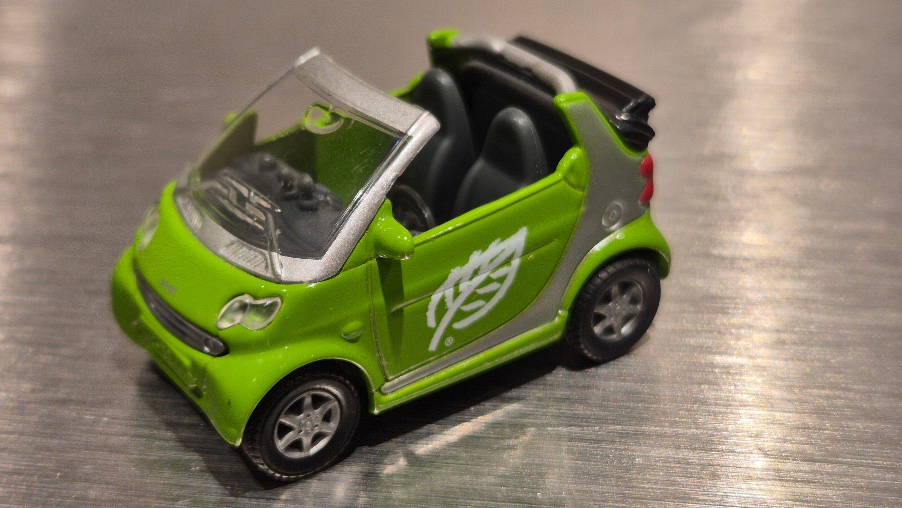 Siku Modellini d'auto: Modell-Auto: Smart Cabrio "Erdgas" von siku – Usato da Bischofszell venduto da worldoftoday