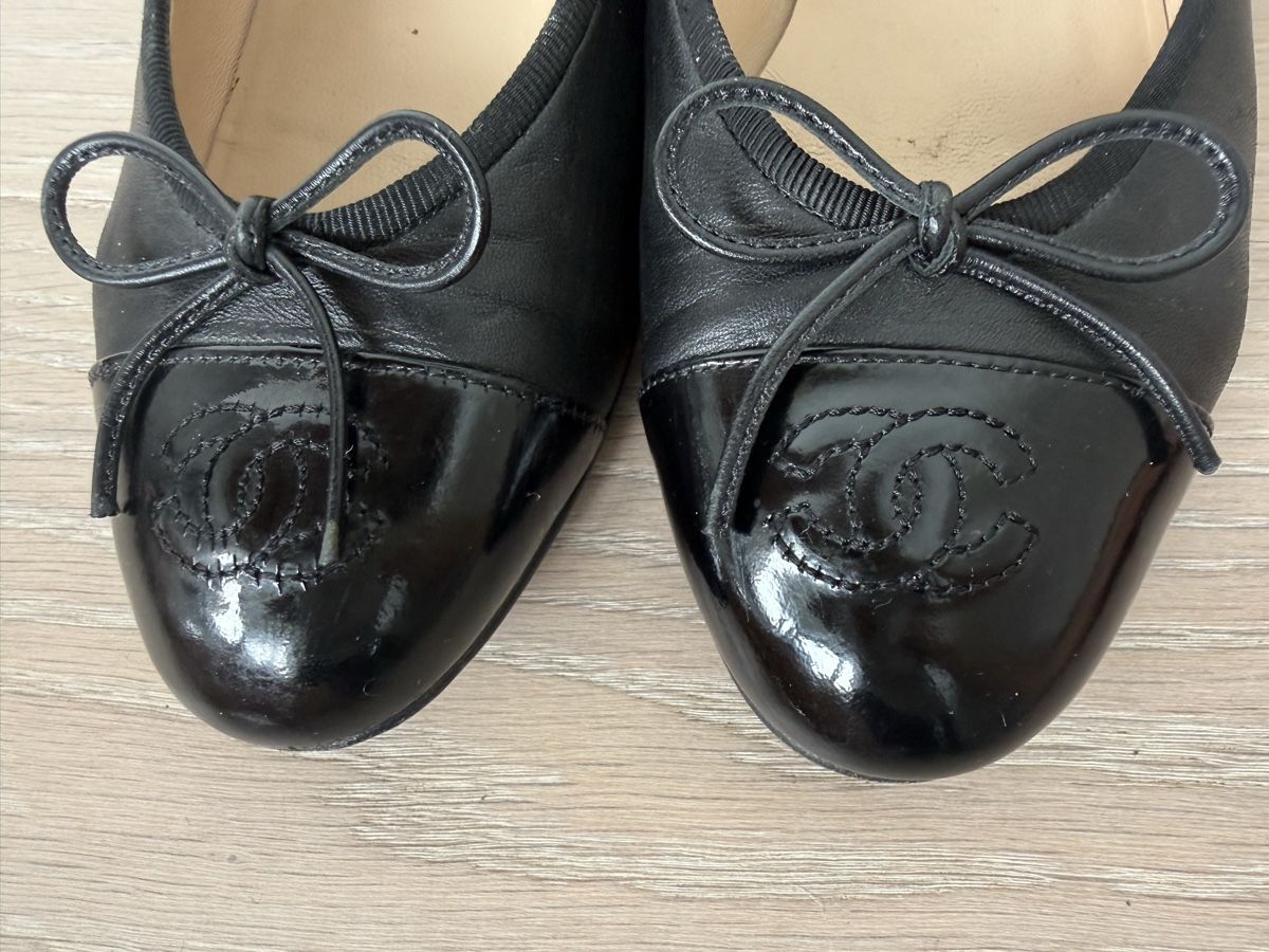 Chanel Chaussures femmes: Chanel Ballet Flats Black Leather, Size 37.5 – D'occasion à Zug par Beolingus22 3