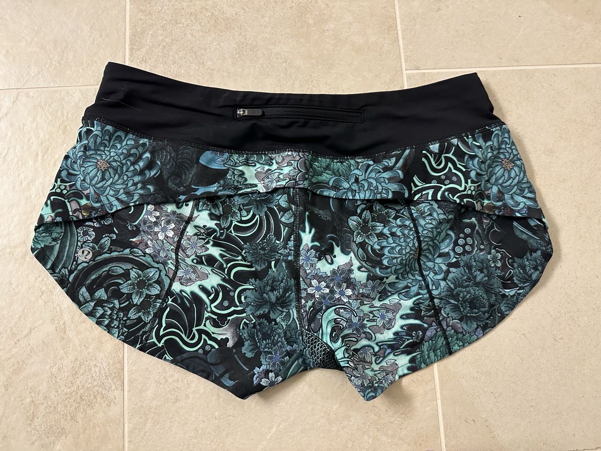 Lululemon Pantaloni: kurze hosen von lululemon – Usato da Sarmenstorf venduto da Nila78 1