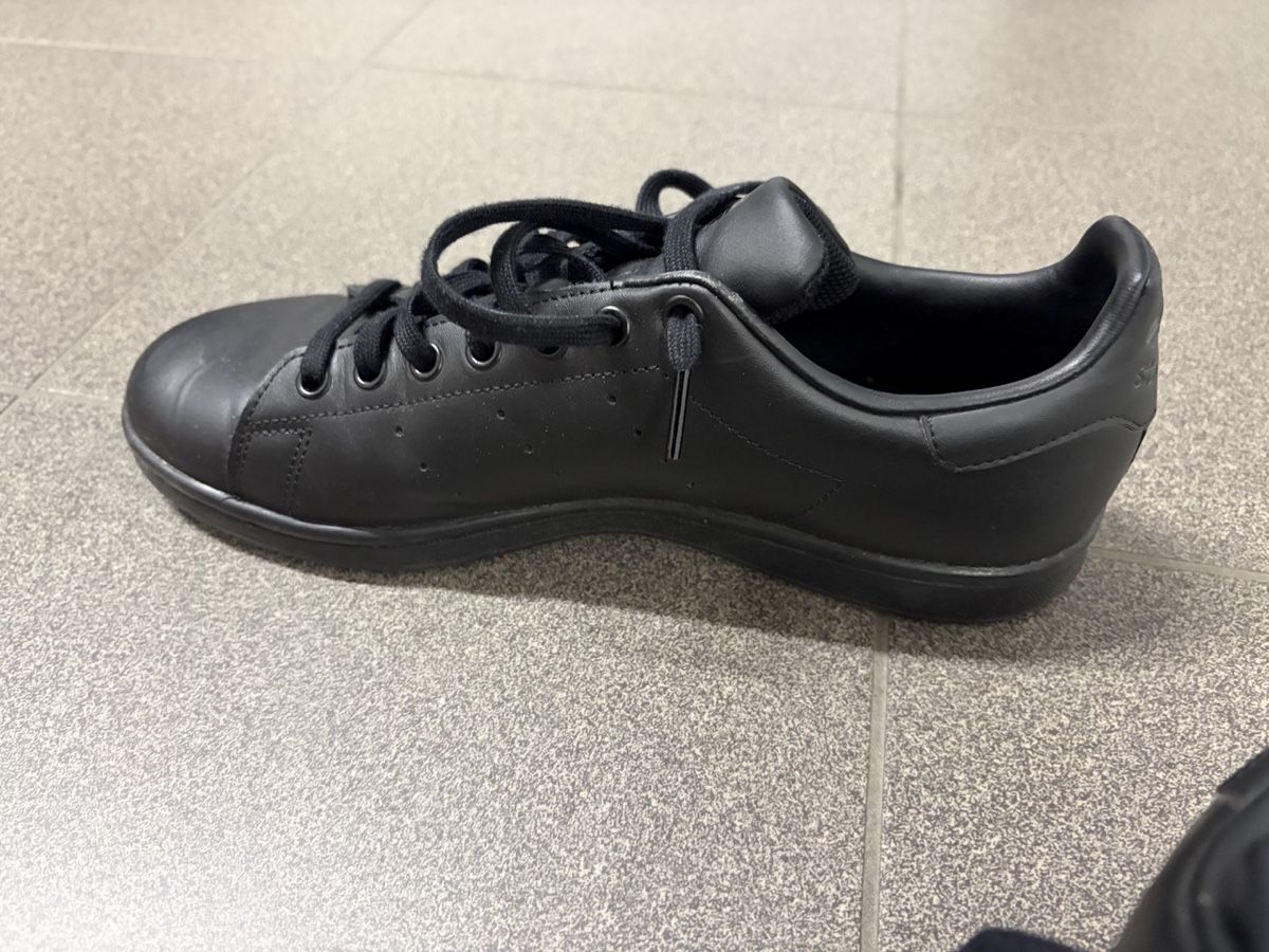 Adidas Chaussures hommes: Adidas Stan Smith schwarz Grösse 43.5 – D'occasion à Zürich par Linde1039 1
