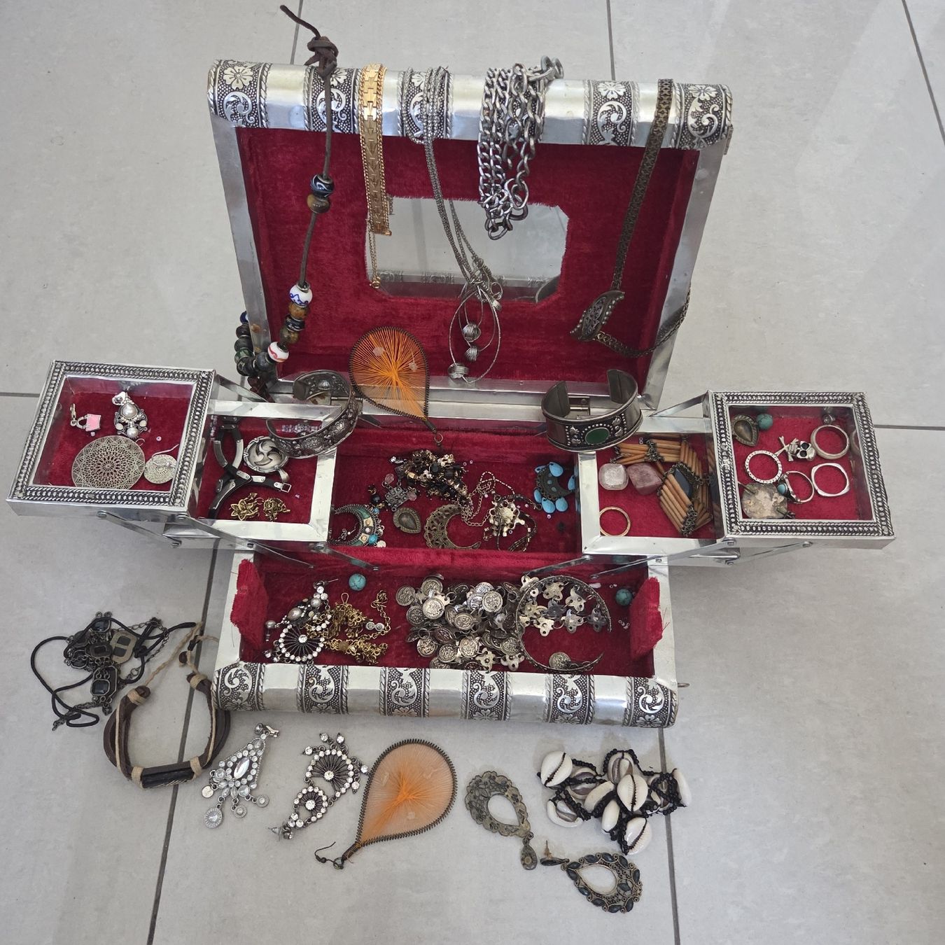 Altri gioielli: Schmuck Lot Schatztruhe Schrankfund.. – Usato da Stans venduto da Ducati16