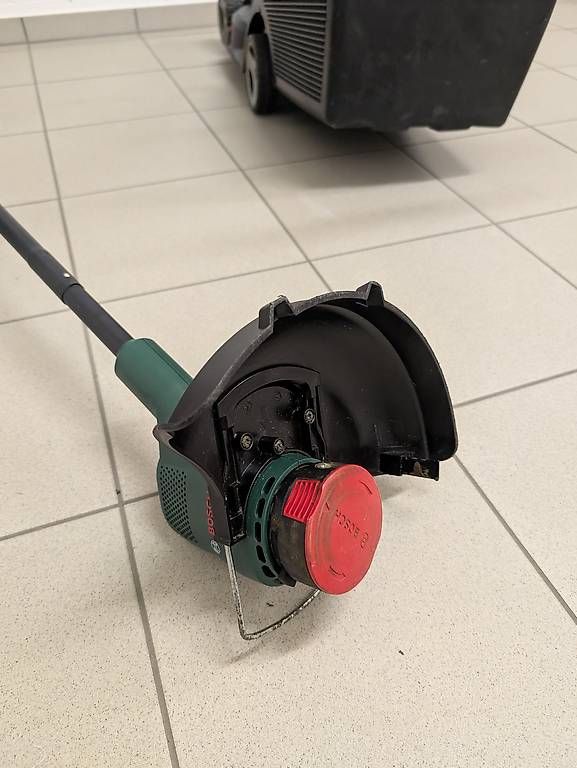 Bosch Tagliaerba: Rasentrimmmer mit Netzkabel – Usato da Wilen b. Wollerau venduto da ela_r8zl 2
