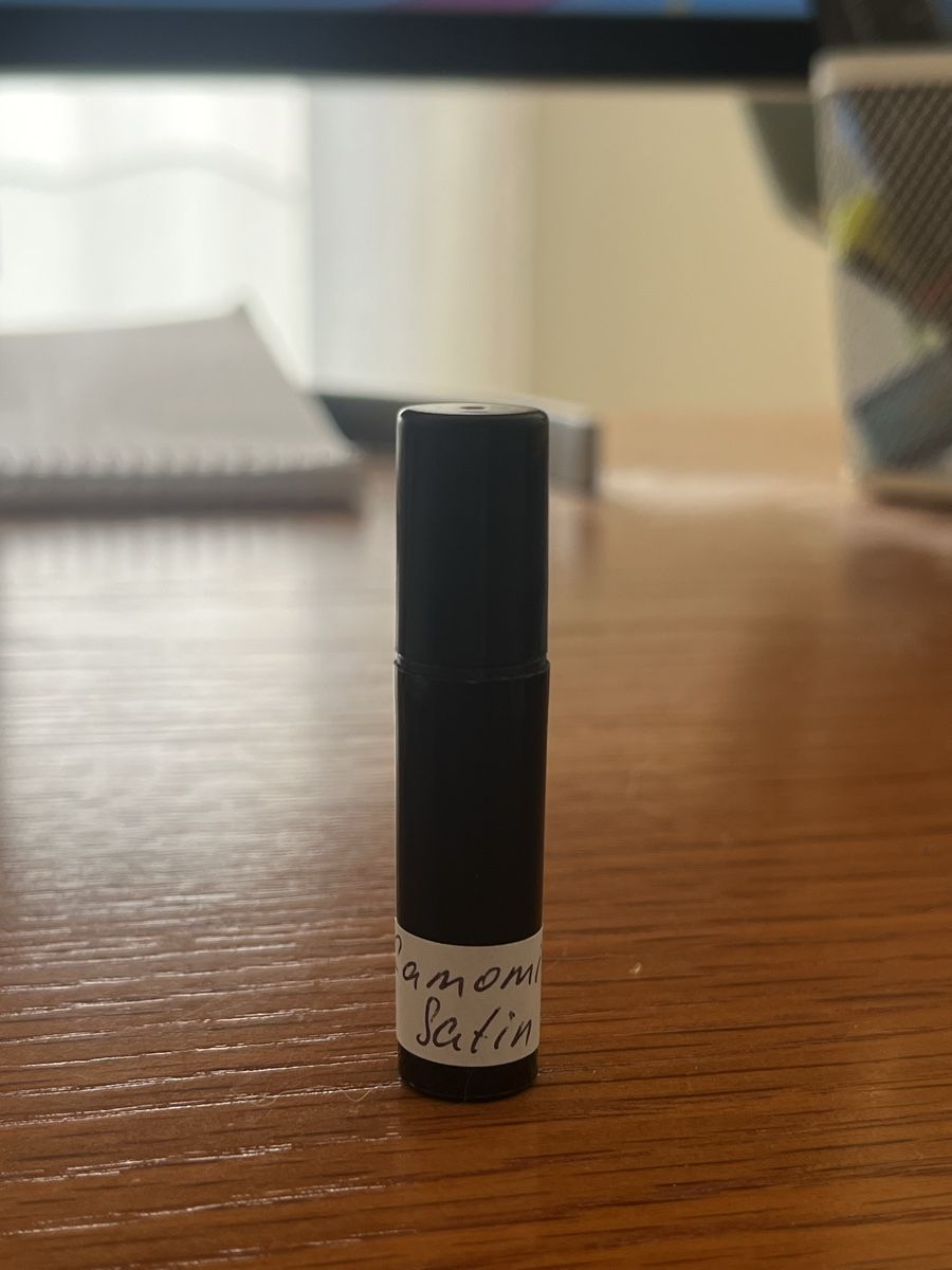 Parfum & Eau de Toilette: Chamomile Satin DVN Probe 2ml – Gebraucht aus Oberwil BL von nat_n2nh