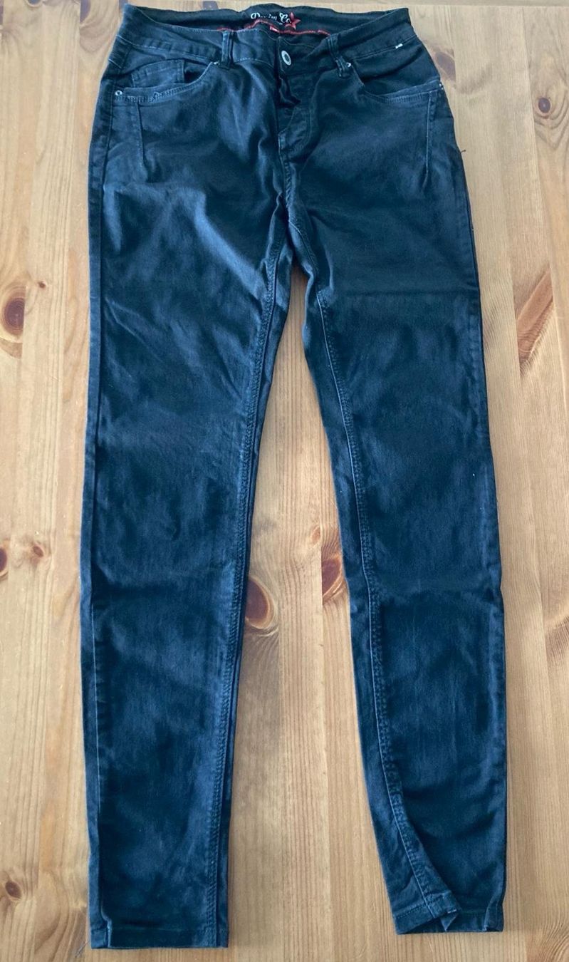 Jeans: scharze Hose Grösse 38 – Nuovo (secondo la descrizione) da Heimenhausen venduto da ChliineBaeremani