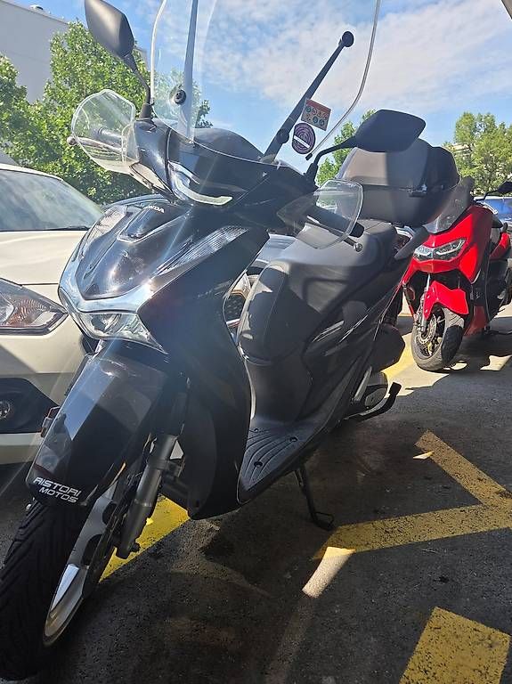 Honda Scooters: Honda SH 125 – D'occasion à Meyrin par mel_kt8f